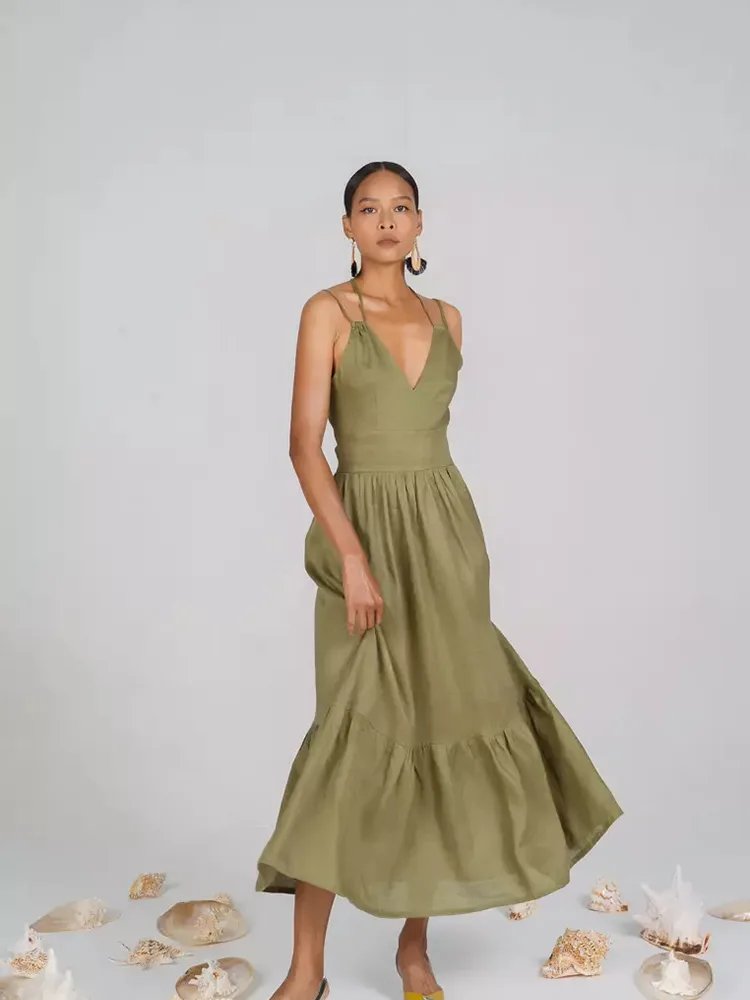 Tager Lady Deep V-hals lang afslappet linned kjole modeverdenen med storm?
