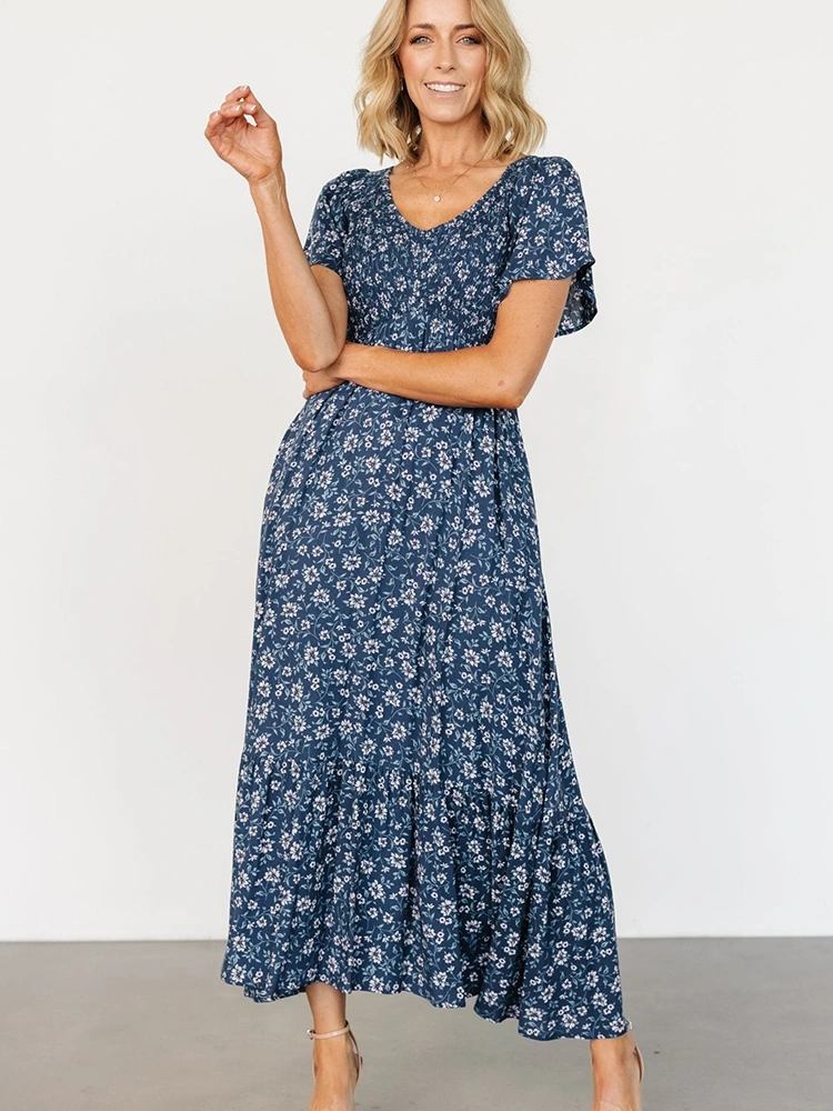 Midikjole med blomsterprint til sommer